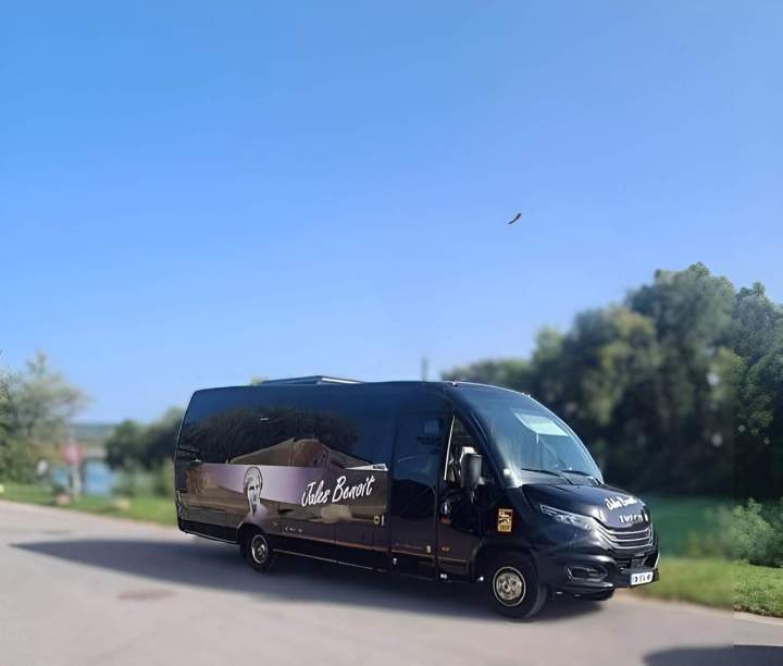 Mini-bus disponibles pour événements et sorties.